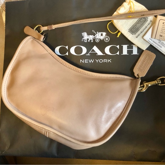 Coach Handbags - Coach USA Vintage Swinger Small 4080